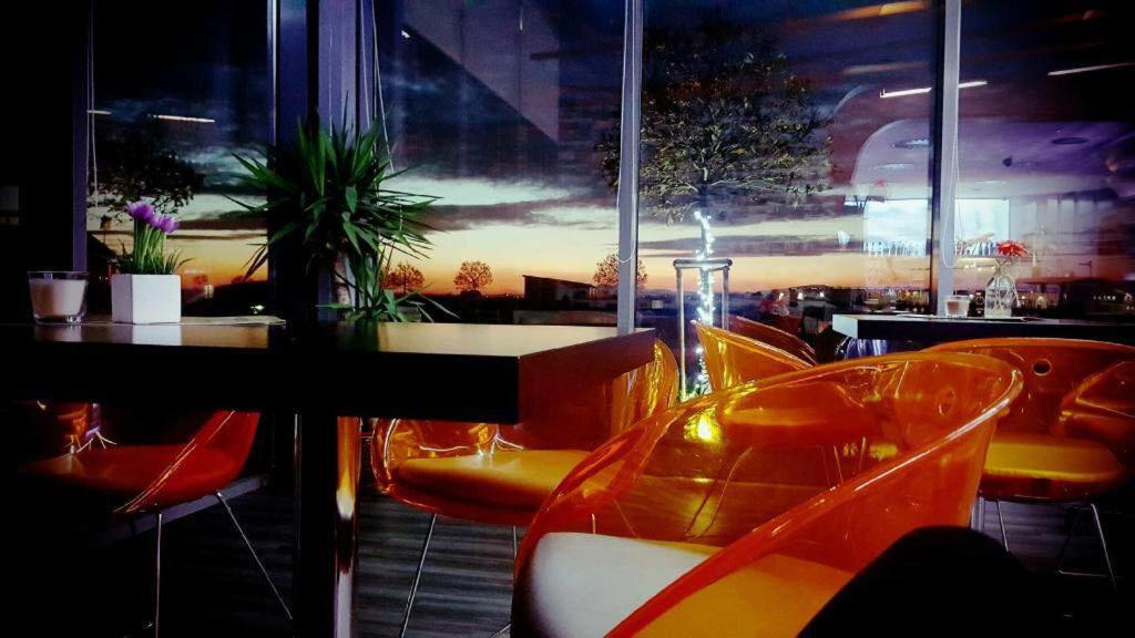 Aerocafe Hotel Partizanske Exterior photo